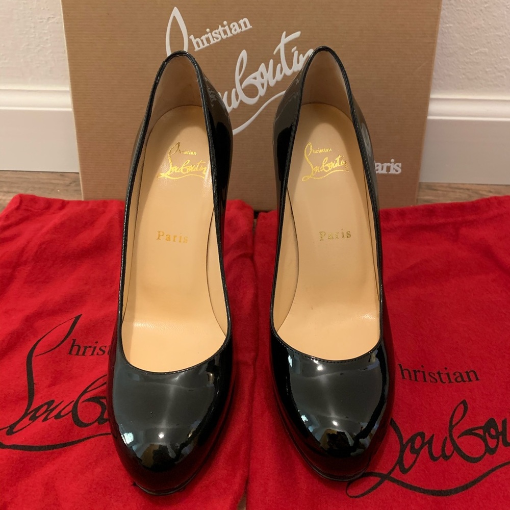 Never worn Christian Louboutin New Simple Pump 120